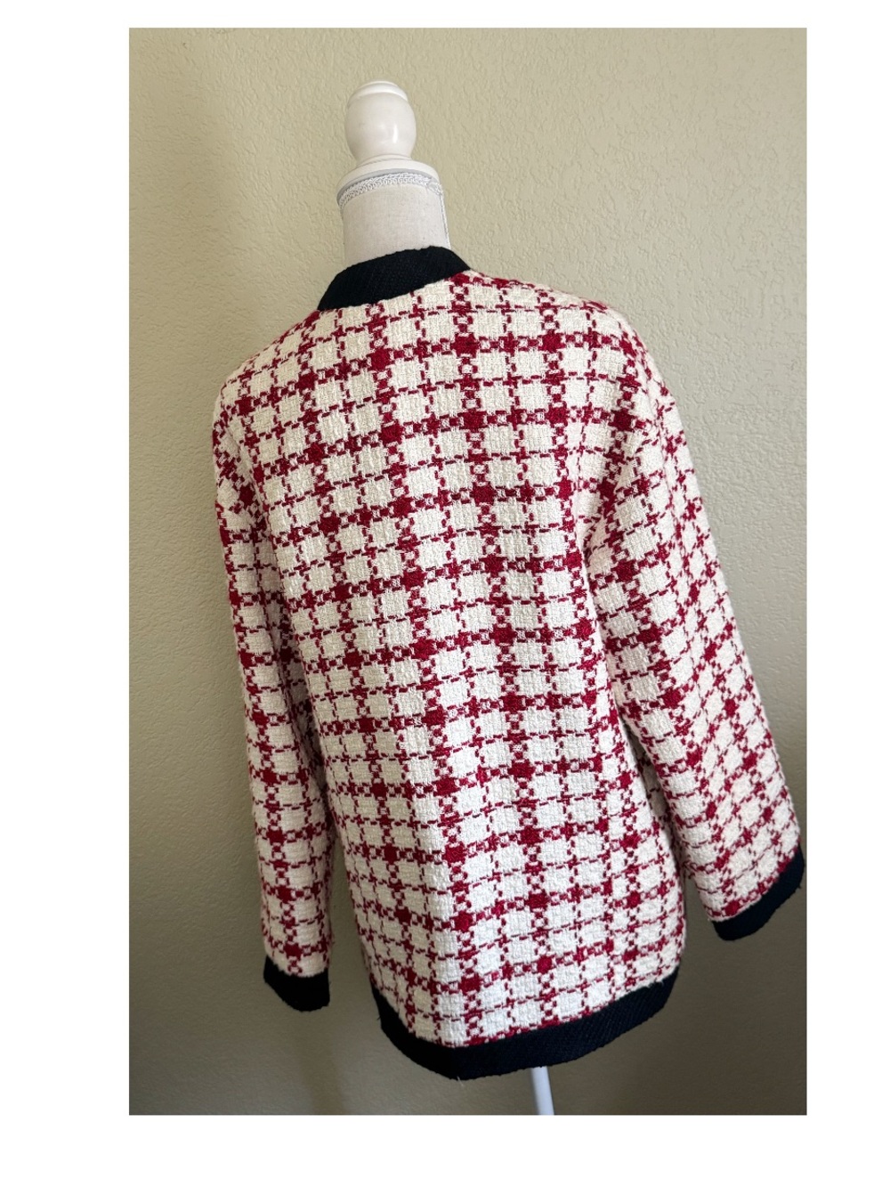 River Island Red & White Bouclé Oversized Cardigan. 4/6 - Picture 3 of 10
